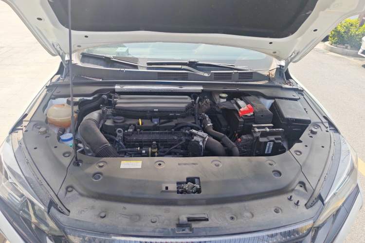 Used Dongfeng Aeolus Yixuan MAX 2023 1.5T Super Cool Trendy Dad Edition Engine Bay