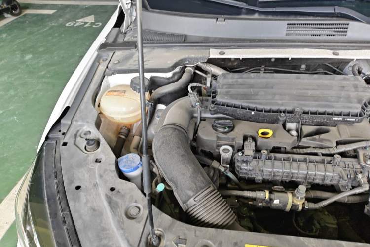 Used Dongfeng Aeolus Yixuan MAX 2023 1.5T Super Cool Trendy Dad Edition Engine Bay Right