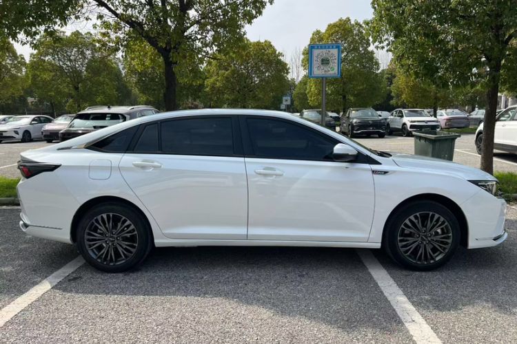 Used Dongfeng Aeolus Yixuan MAX 2023 1.5T Super-Powered Dad Edition Exterior 3