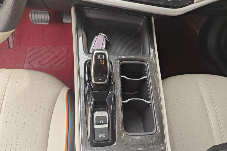 Used Dongfeng Aeolus Yixuan MAX 2023 1.5T Super Cool Trendy Dad Edition Gear Lever