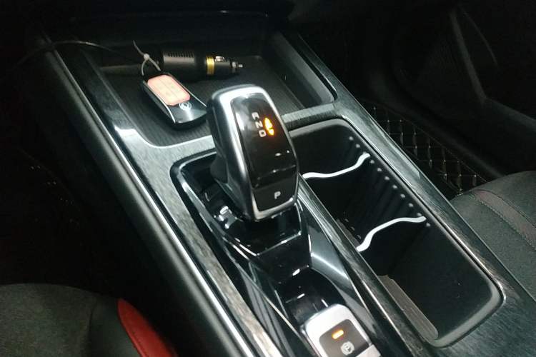 Used Dongfeng Aeolus Yixuan MAX 2023 1.5T Super-Powered Dad Edition Gear Lever