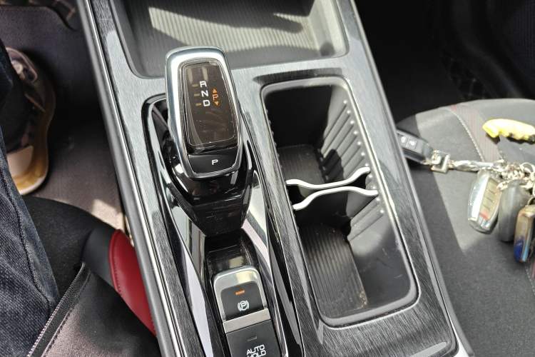 Used Dongfeng Aeolus Yixuan MAX 2023 1.5T Super-Powered Dad Edition Gear Lever