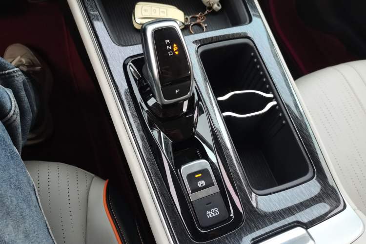Used Dongfeng Aeolus Yixuan MAX 2023 1.5T Super Cool Trendy Dad Edition Gear Lever