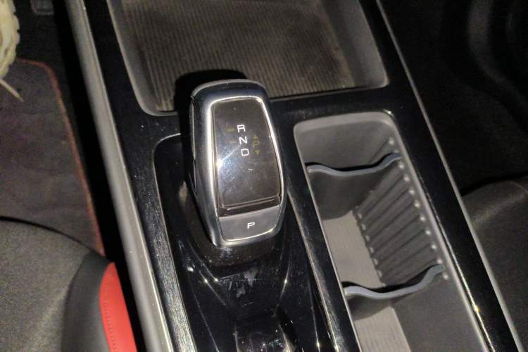 Used Dongfeng Aeolus Yixuan MAX 2023 1.5T Super-Powered Dad Edition Gear Lever