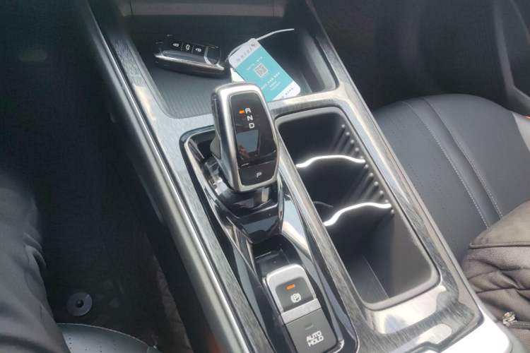 Used Dongfeng Aeolus Yixuan MAX 2023 1.5T Ultra-Stylish Trendsetting Dad Edition Gear Lever