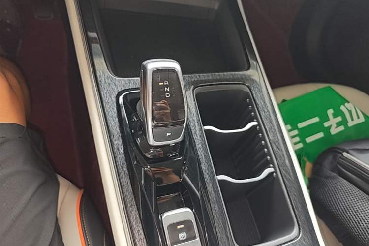 Used Dongfeng Aeolus Yixuan MAX 2023 1.5T Super Cool Trendy Dad Edition Gear Lever