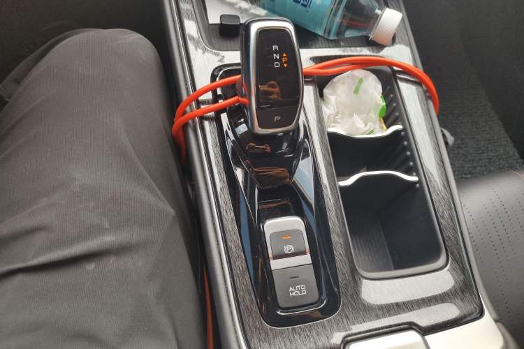 Used Dongfeng Aeolus Yixuan MAX 2023 1.5T Ultra-Stylish Trendsetting Dad Edition Gear Lever