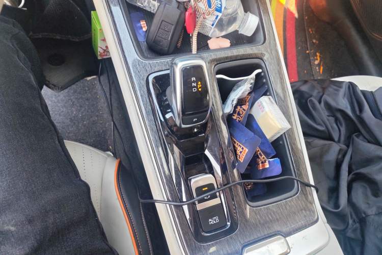 Used Dongfeng Aeolus Yixuan MAX 2023 1.5T Super Cool Trendy Dad Edition Gear Lever