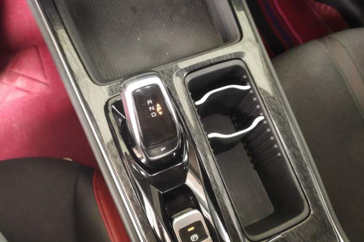 Used Dongfeng Aeolus Yixuan MAX 2023 1.5T Super-Powered Dad Edition Gear Lever