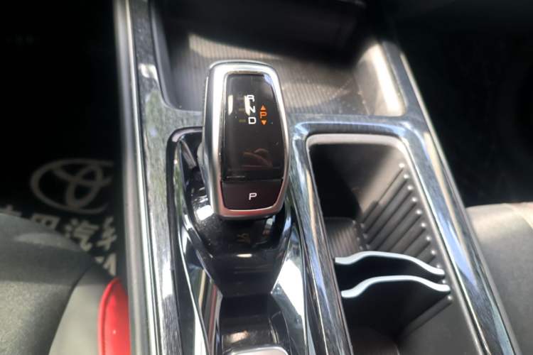 Used Dongfeng Aeolus Yixuan MAX 2023 1.5T Super-Powered Dad Edition Gear Lever