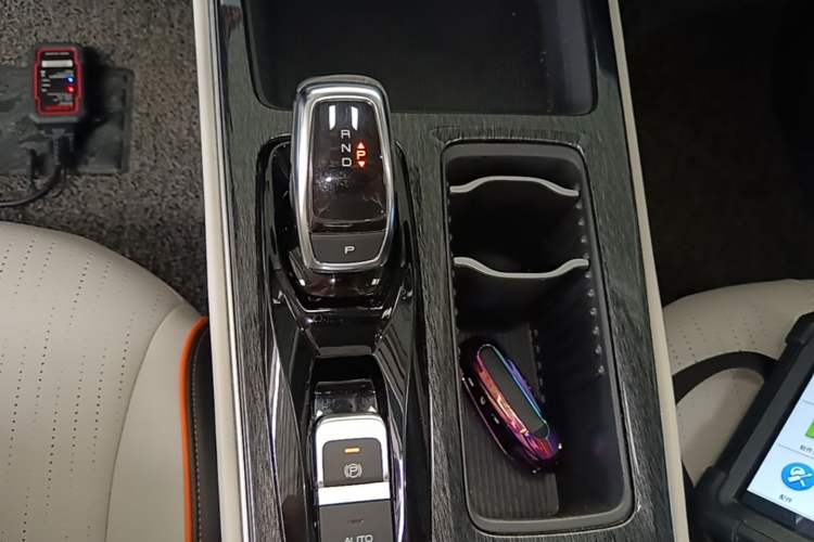 Used Dongfeng Aeolus Yixuan MAX 2023 1.5T Super Cool Trendy Dad Edition Gear Lever