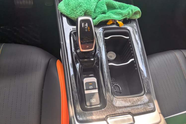 Used Dongfeng Aeolus Yixuan MAX 2023 1.5T Ultra-Stylish Trendsetting Dad Edition Gear Lever