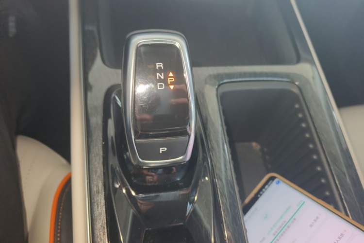 Used Dongfeng Aeolus Yixuan MAX 2023 1.5T Super Cool Trendy Dad Edition Gear Lever