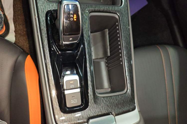 Used Dongfeng Aeolus Yixuan MAX 2023 1.5T Ultra-Stylish Trendsetting Dad Edition Gear Lever