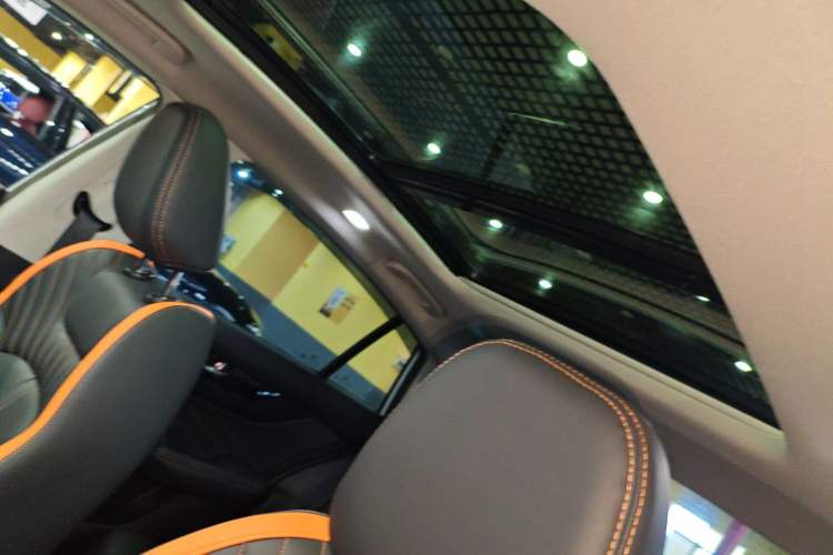 Used Dongfeng Aeolus Yixuan MAX 2023 1.5T Ultra-Stylish Trendsetting Dad Edition Headliner