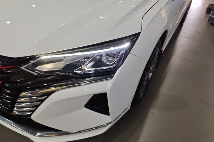 Used Dongfeng Aeolus Yixuan MAX 2023 1.5T Ultra-Stylish Trendsetting Dad Edition Left Front Headlight