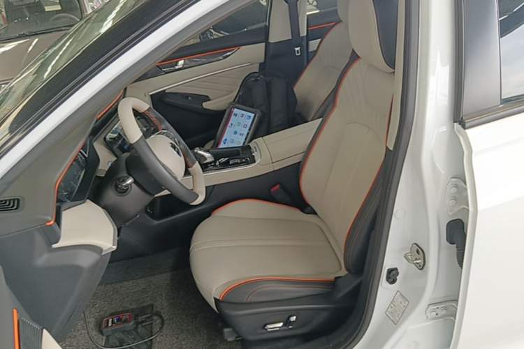 Used Dongfeng Aeolus Yixuan MAX 2023 1.5T Super Cool Trendy Dad Edition Left Front Seat