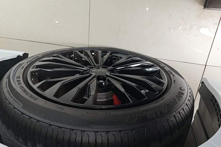 Used Dongfeng Aeolus Yixuan MAX 2023 1.5T Super Cool Trendy Dad Edition Left Front Wheel Hub