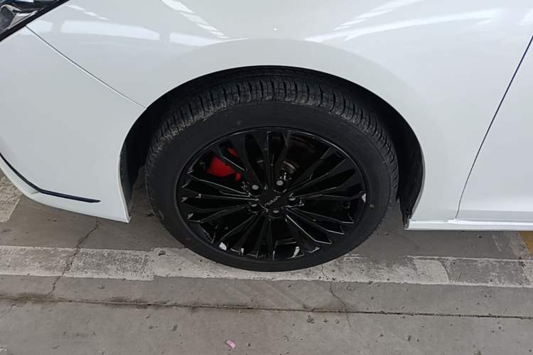 Used Dongfeng Aeolus Yixuan MAX 2023 1.5T Super Cool Trendy Dad Edition Left Front Wheel Hub