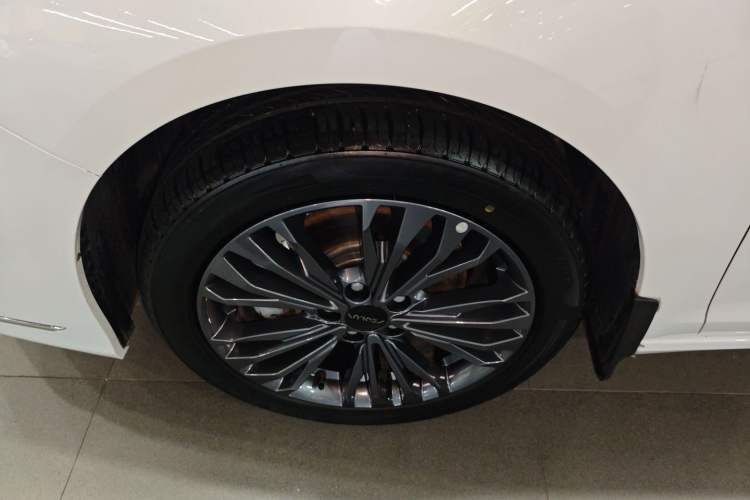 Used Dongfeng Aeolus Yixuan MAX 2023 1.5T Ultra-Stylish Trendsetting Dad Edition Left Front Wheel Hub