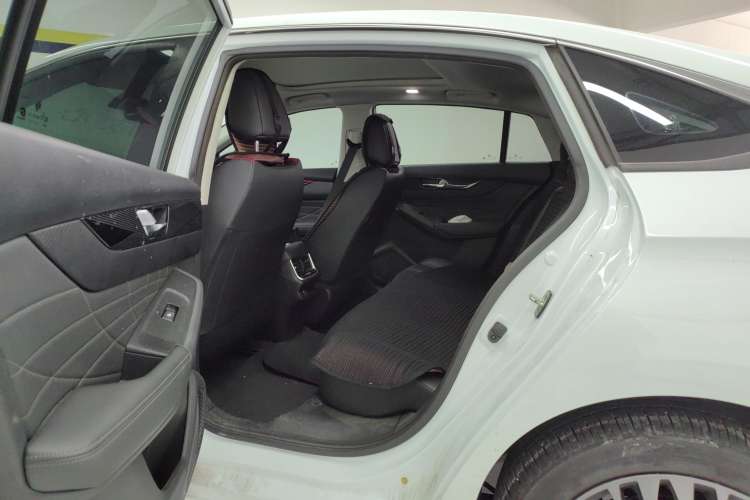 Used Dongfeng Aeolus Yixuan MAX 2023 1.5T Super-Powered Dad Edition Left Rear Seat