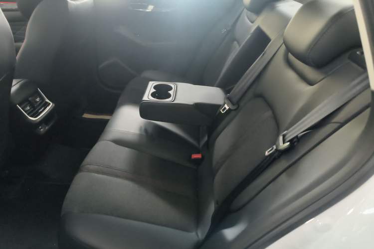 Used Dongfeng Aeolus Yixuan MAX 2023 1.5T Super-Powered Dad Edition Left Rear Seat