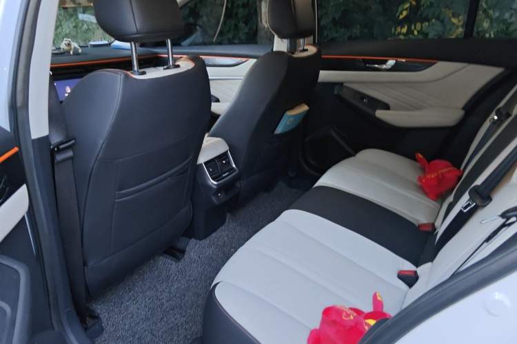 Used Dongfeng Aeolus Yixuan MAX 2023 1.5T Super Cool Trendy Dad Edition Left Rear Seat