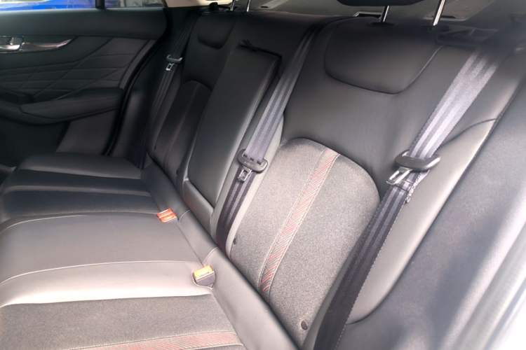 Used Dongfeng Aeolus Yixuan MAX 2023 1.5T Super-Powered Dad Edition Left Rear Seat