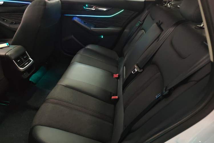 Used Dongfeng Aeolus Yixuan MAX 2023 1.5T Super-Powered Dad Edition Left Rear Seat