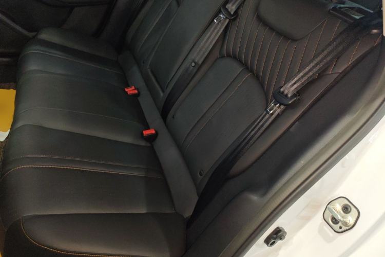 Used Dongfeng Aeolus Yixuan MAX 2023 1.5T Ultra-Stylish Trendsetting Dad Edition Left Rear Seat