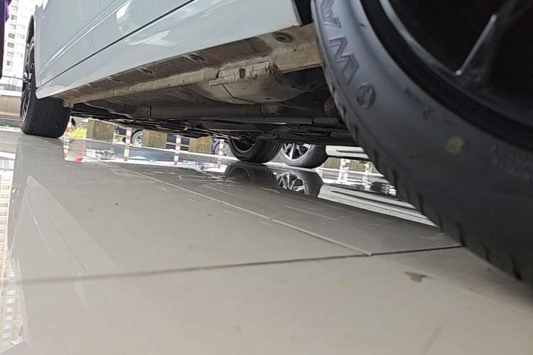 Used Dongfeng Aeolus Yixuan MAX 2023 1.5T Super Cool Trendy Dad Edition Left Side Sill