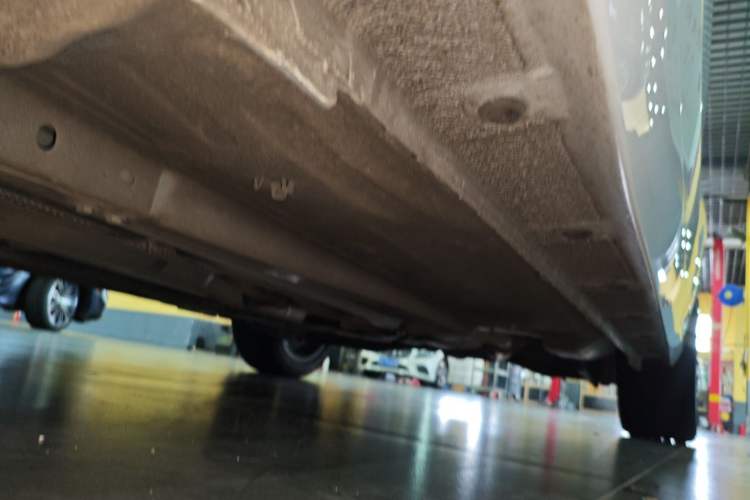 Used Dongfeng Aeolus Yixuan MAX 2023 1.5T Ultra-Stylish Trendsetting Dad Edition Left Side Sill