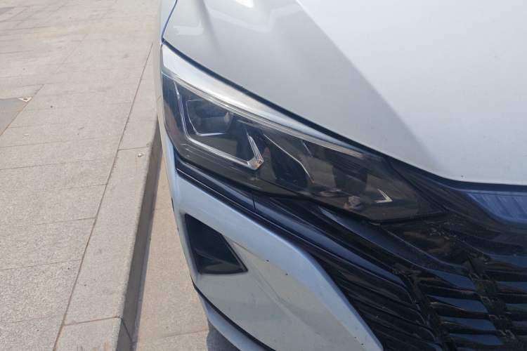 Used Dongfeng Aeolus Yixuan MAX 2023 1.5T Super Cool Trendy Dad Edition Right Front Headlight