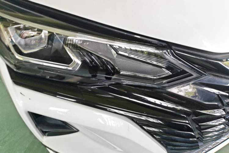 Used Dongfeng Aeolus Yixuan MAX 2023 1.5T Super Cool Trendy Dad Edition Right Front Headlight