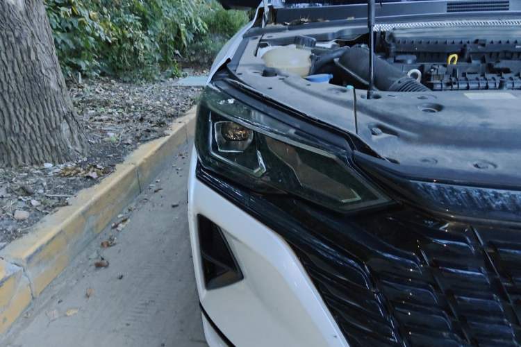 Used Dongfeng Aeolus Yixuan MAX 2023 1.5T Super Cool Trendy Dad Edition Right Front Headlight