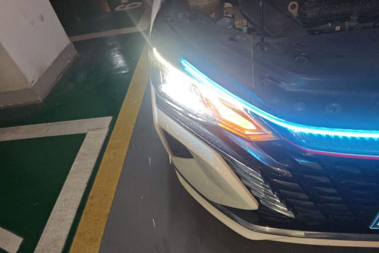 Used Dongfeng Aeolus Yixuan MAX 2023 1.5T Xingchi Edition Right Front Headlight