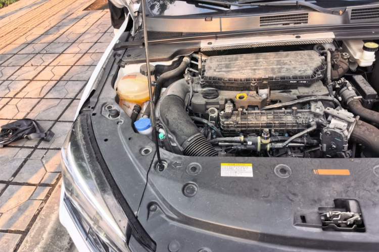 Used Dongfeng Aeolus Yixuan MAX 2023 1.5T Ultra-Stylish Trendsetting Dad Edition Right Front Headlight