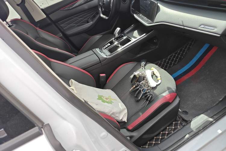 Used Dongfeng Aeolus Yixuan MAX 2023 1.5T Super-Powered Dad Edition Right Front Seat