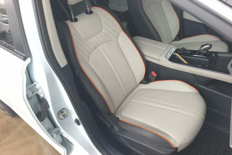 Used Dongfeng Aeolus Yixuan MAX 2023 1.5T Super Cool Trendy Dad Edition Right Front Seat