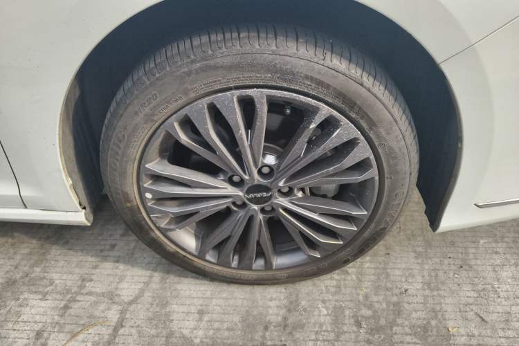 Used Dongfeng Aeolus Yixuan MAX 2023 1.5T Ultra-Stylish Trendsetting Dad Edition Right Front Wheel Hub