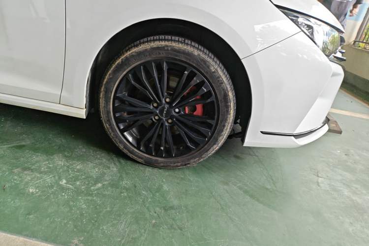 Used Dongfeng Aeolus Yixuan MAX 2023 1.5T Super Cool Trendy Dad Edition Right Front Wheel Hub