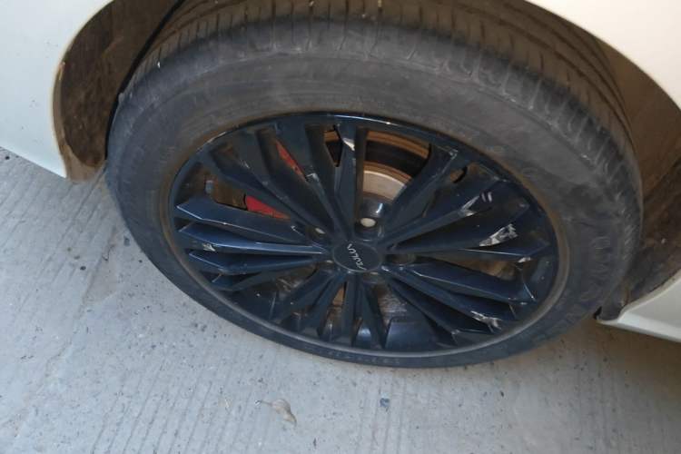 Used Dongfeng Aeolus Yixuan MAX 2023 1.5T Super Cool Trendy Dad Edition Right Front Wheel Hub