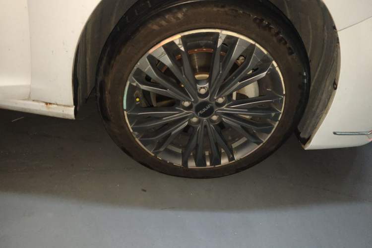 Used Dongfeng Aeolus Yixuan MAX 2023 1.5T Xingchi Edition Right Front Wheel Hub
