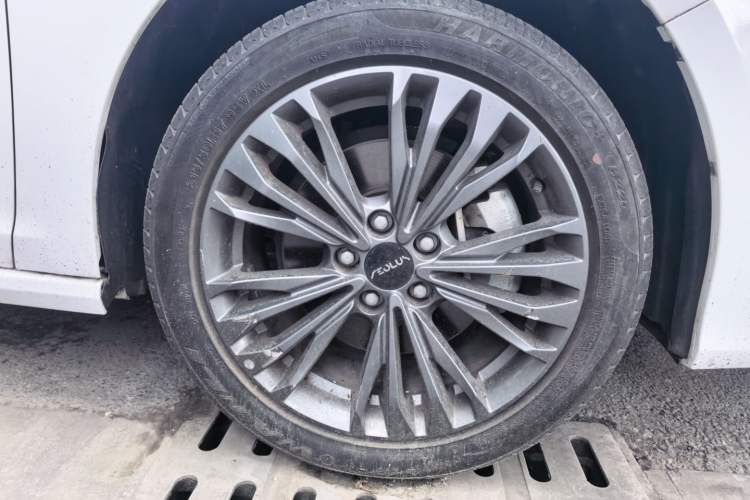 Used Dongfeng Aeolus Yixuan MAX 2023 1.5T Ultra-Stylish Trendsetting Dad Edition Right Front Wheel Hub