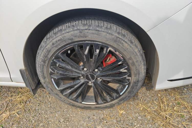 Used Dongfeng Aeolus Yixuan MAX 2023 1.5T Super Cool Trendy Dad Edition Right Front Wheel Hub