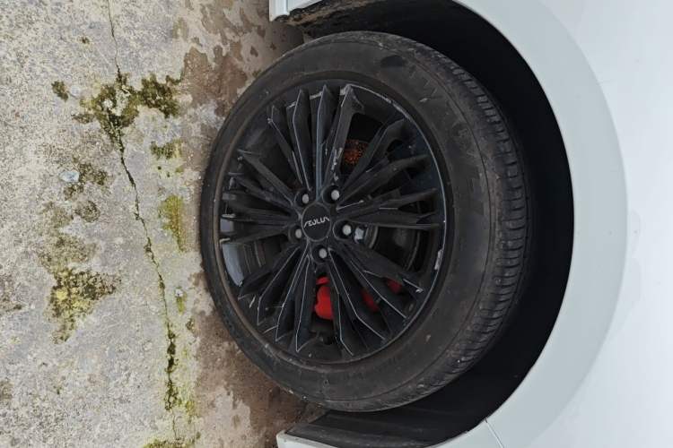Used Dongfeng Aeolus Yixuan MAX 2023 1.5T Super Cool Trendy Dad Edition Right Front Wheel Hub