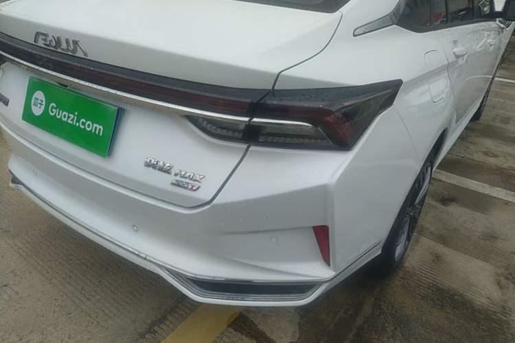 Used Dongfeng Aeolus Yixuan MAX 2023 1.5T Super-Powered Dad Edition Right Rear Taillight