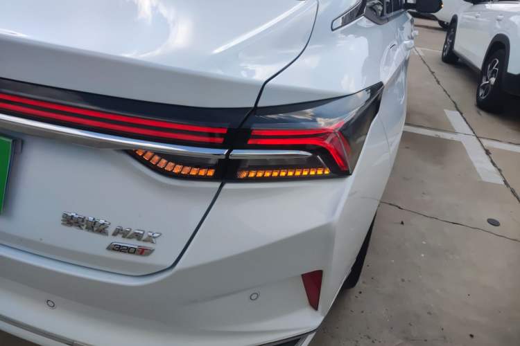 Used Dongfeng Aeolus Yixuan MAX 2023 1.5T Ultra-Stylish Trendsetting Dad Edition Right Rear Taillight
