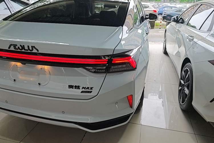 Used Dongfeng Aeolus Yixuan MAX 2023 1.5T Super Cool Trendy Dad Edition Right Rear Taillight
