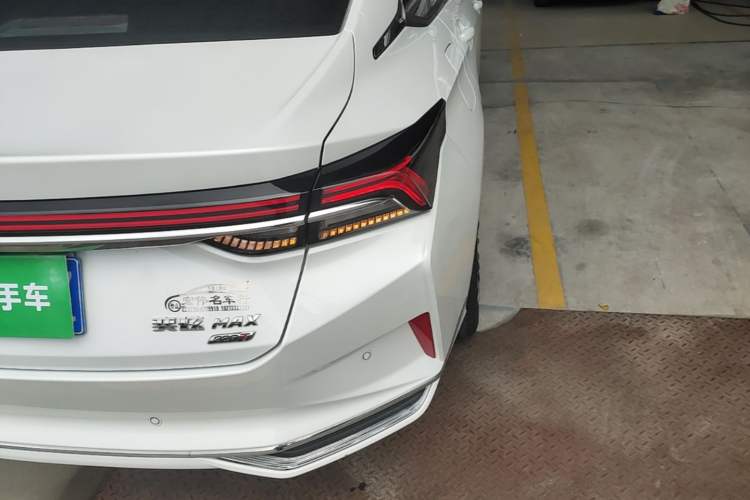 Used Dongfeng Aeolus Yixuan MAX 2023 1.5T Super-Powered Dad Edition Right Rear Taillight